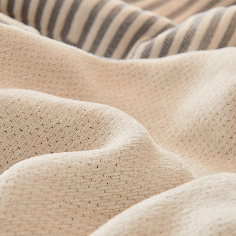 Douceur Artistique – La Couverture Abstraite au Design Raffiné – par Camado
